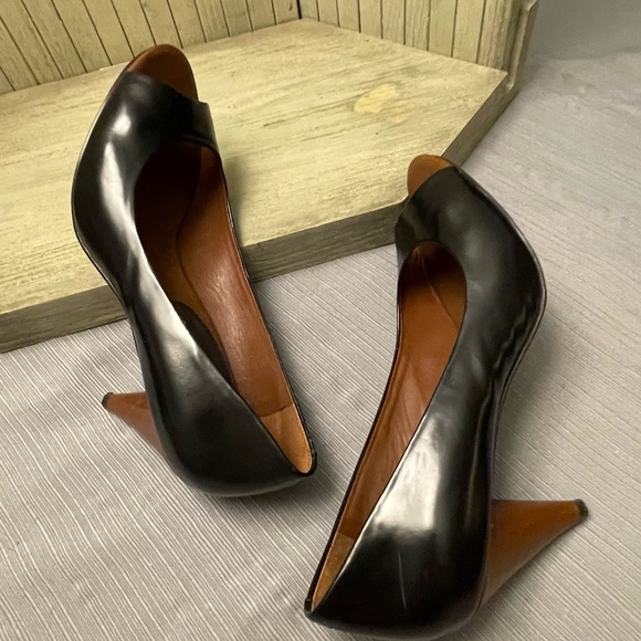 Banana Republic Black Leather Peep Toe Cone Heels 8.5M - Picture 8 of 10